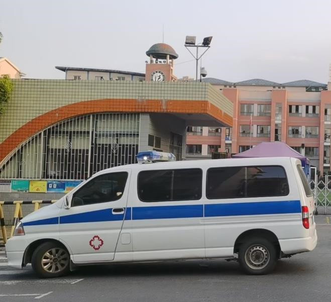 仙居救护车出租护送骨折病人一公里多少钱